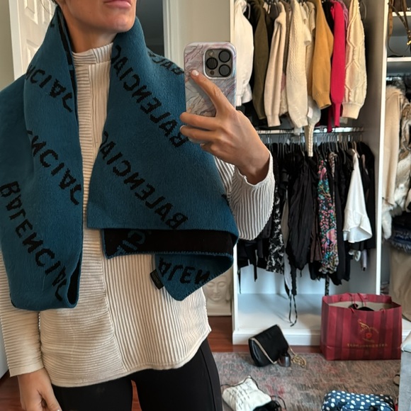 Brand new Balenciaga wool unisex scarf - Picture 5 of 7